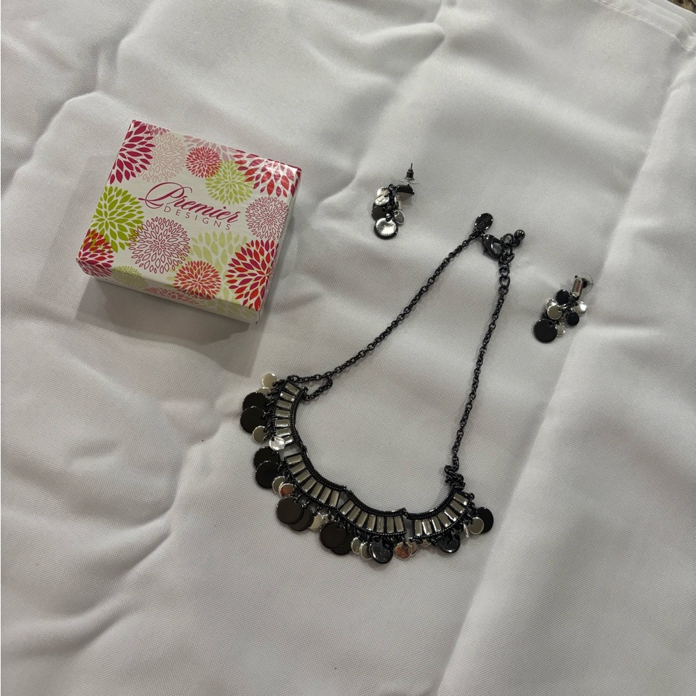 Premier Designs Silver and Black Necklace Set